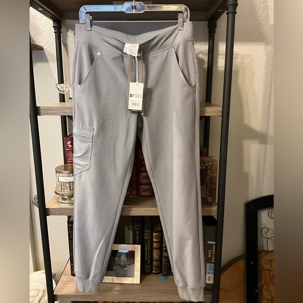 FIGS Zamora Scrub Pant SM/REG & Catarina Scrub Top MED-Dark Space Grey